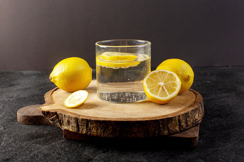 Витаминный заряд здоровья и бодрости: польза лимонной воды