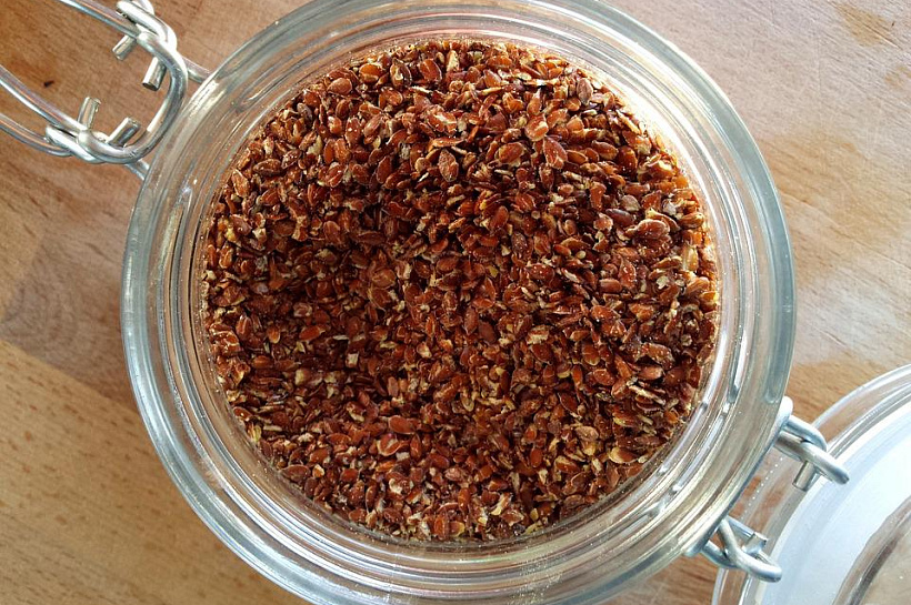 Что полезнее для очищения организма: семена льна или льняное масло 