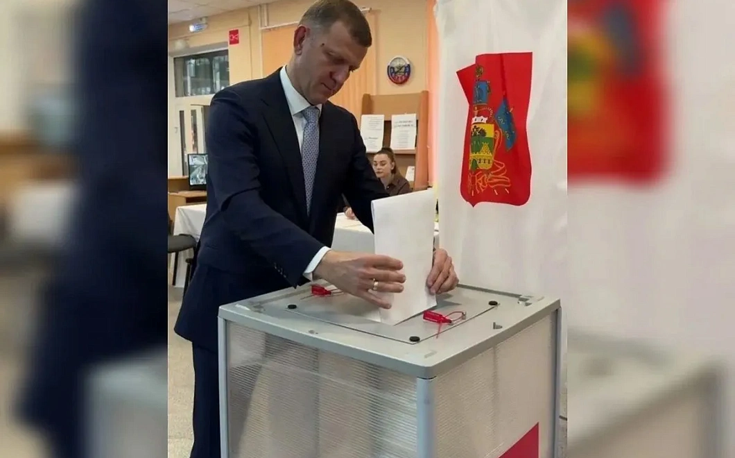 Глава Краснодара Евгений Наумов проголосовал на выборах депутатов в Госдуму