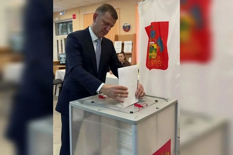 Глава Краснодара Евгений Наумов проголосовал на выборах депутатов в Госдуму