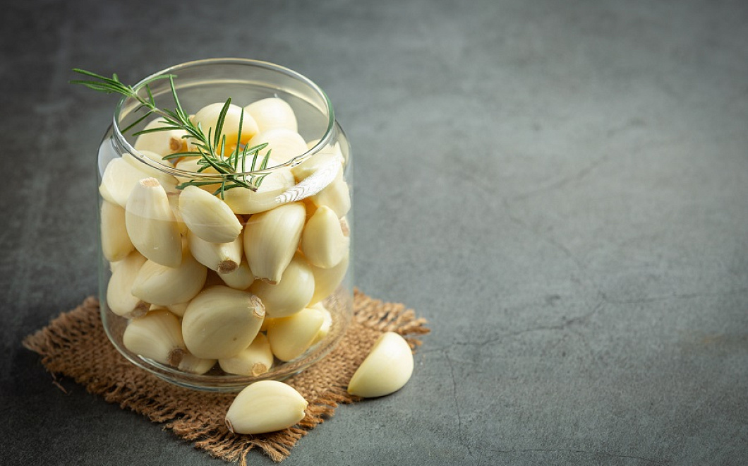 Чеснок в маринаде: простой способ замедлить старение клеток