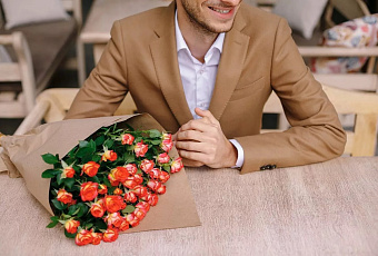 Краснодарцы чаще дарят подарки на 8 Марта коллегам, чем женам и подругам — опрос