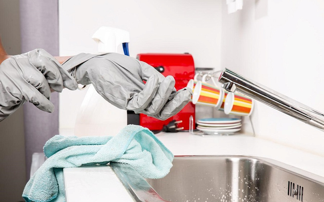 Женские хитрости: 5 простых, но действенных способов приобщить мужа к уборке