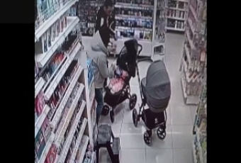 Житель Свердловской области пытался украсть ребенка из коляски, избил продавца в магазине и попал на видео