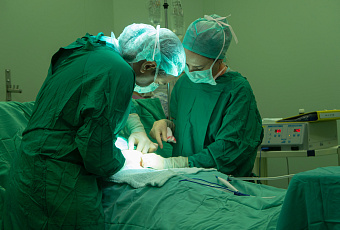 Девочка чуть не погибла на операционном столе из-за обмана матери