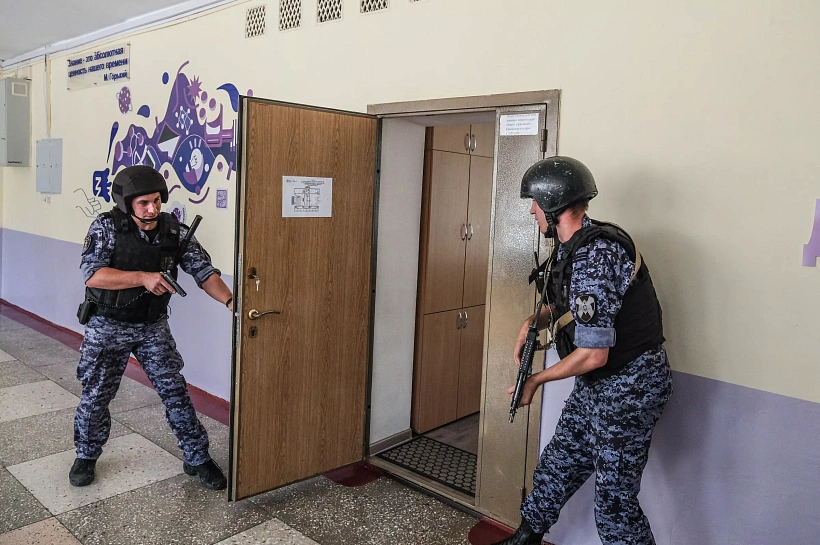 В краснодарской гимназии № 3 учителя отработали сценарии поведения при террористической угрозе