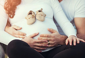 Будущий ребенок запоминает и учит слова и язык еще в утробе