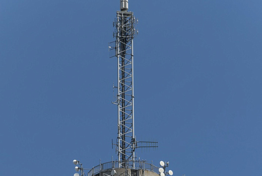 Сотовых операторов попросили убрать вышки около школ и вузов