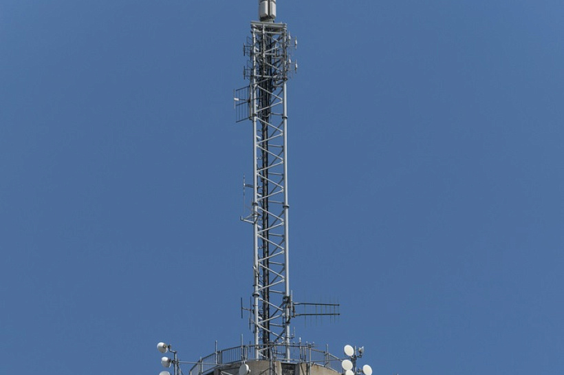 Сотовых операторов попросили убрать вышки около школ и вузов