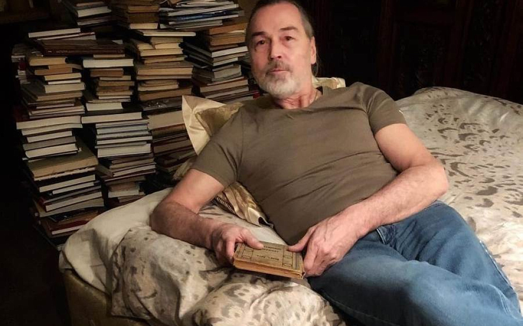 Художник Никас Сафронов дважды развел юмориста Гарика Харламова благодаря волшебному матрасу