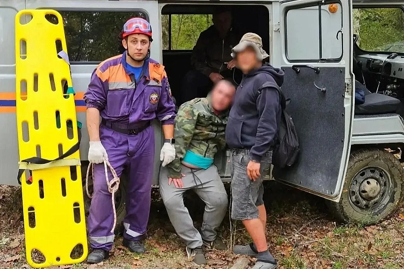 Спасатели всю ночь искали травмированного туриста и его друга в горах под Туапсе