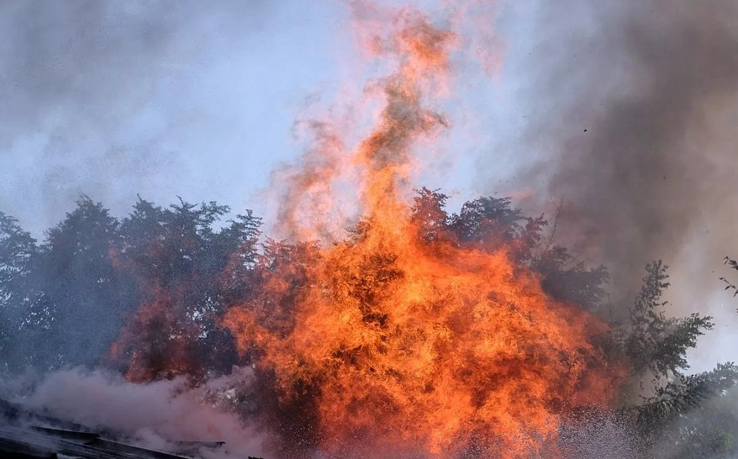 Два человека погибли при пожаре в частном доме в Новороссийске
