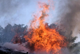 Два человека погибли при пожаре в частном доме в Новороссийске