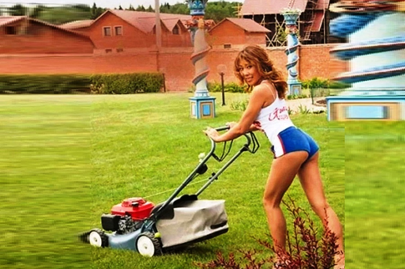 «Не звезди!»: певица Анита Цой показала фокус, как поместить в сумочку однокомнатную квартиру