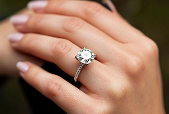 Замминистра финансов Алексей Моисеев рекомендует женихам покупать натуральные бриллианты