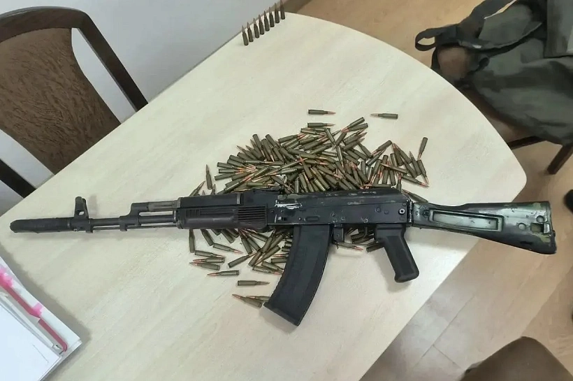 Кубанец привез из зоны СВО автомат Калашникова и патроны и пытался незаконно их продать