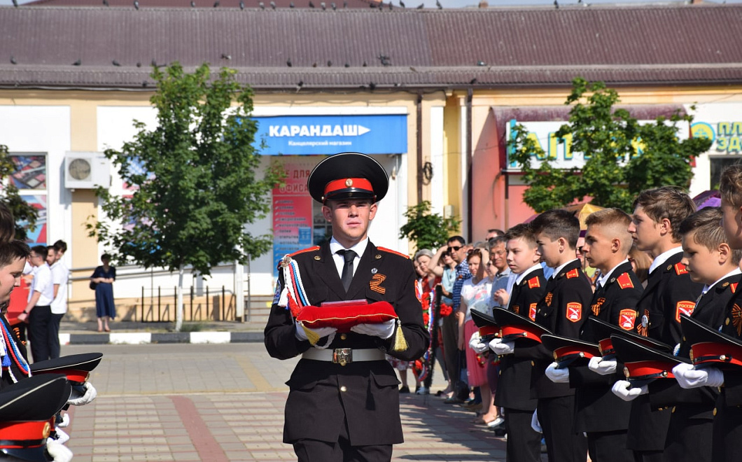 В Каневской матери погибшего солдата передали орден Мужества