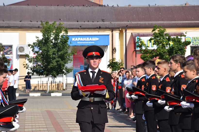 В Каневской матери погибшего солдата передали орден Мужества