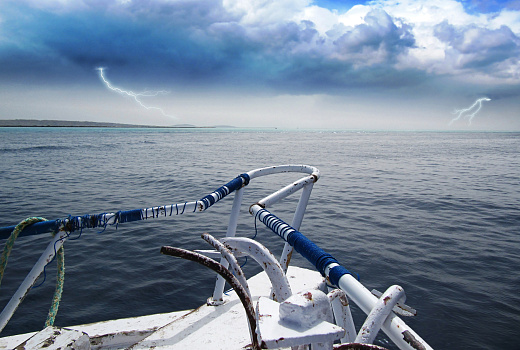 Из-за грозы на всех пляжах Анапы запретили купаться в море
