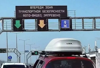 Тысяча автомобилей застряла в пробке перед Крымским мостом