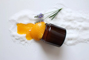 Косметолог предупредила о вреде синего света от смартфонов для кожи