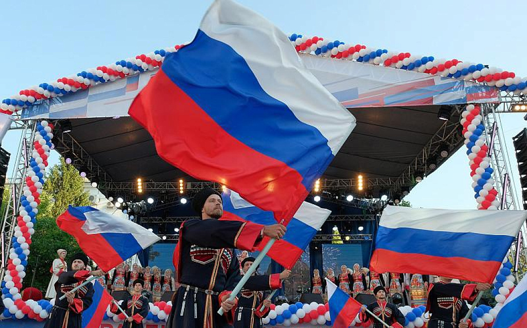 Квесты, концерты, триколор из цветов: как в Краснодаре отметят День России
