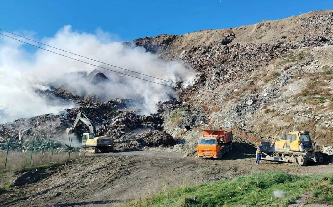 На полигоне в Новороссийске возникли новые очаги возгорания из-за сильного ветра