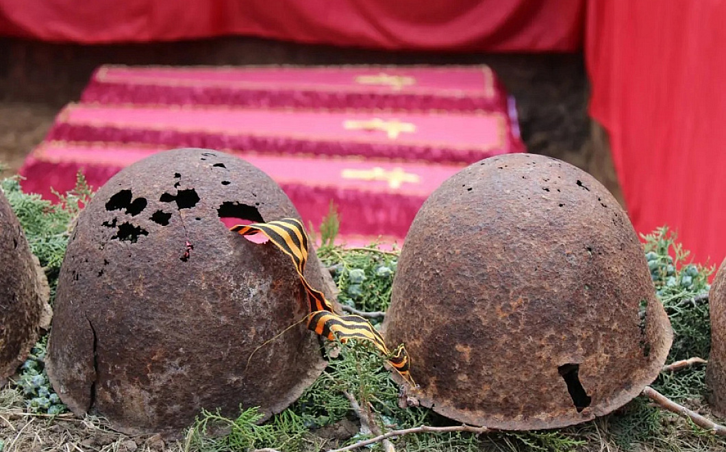 Останки 62 советских воинов захоронили в Крымском районе 