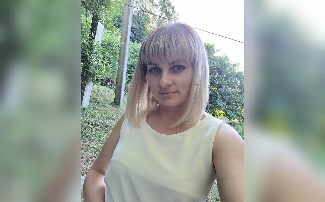 Героине случайно попавшего в соцсети ролика об уплывшем в море в Сочи УАЗе вручат новую машину