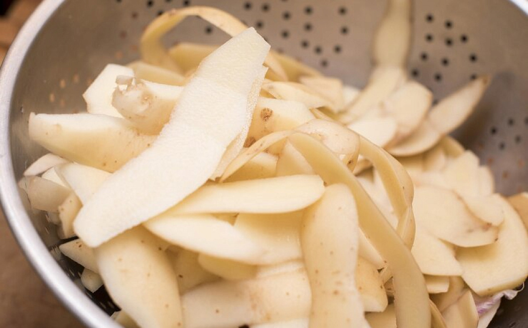 На что сгодятся очистки картофеля? На  производство клея, биотоплива, компоста и не только