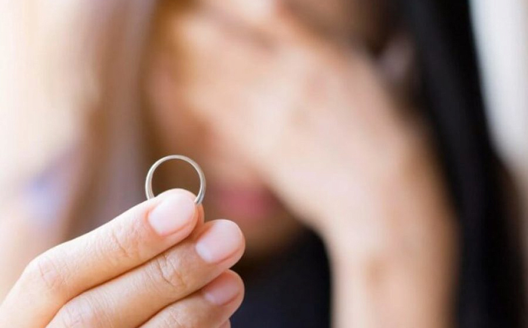 Обручальные кольца: потерять, найти, примерить до свадьбы – что ждет владельца?