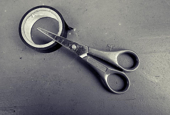 Как и не было: чем убрать липкий след от скотча