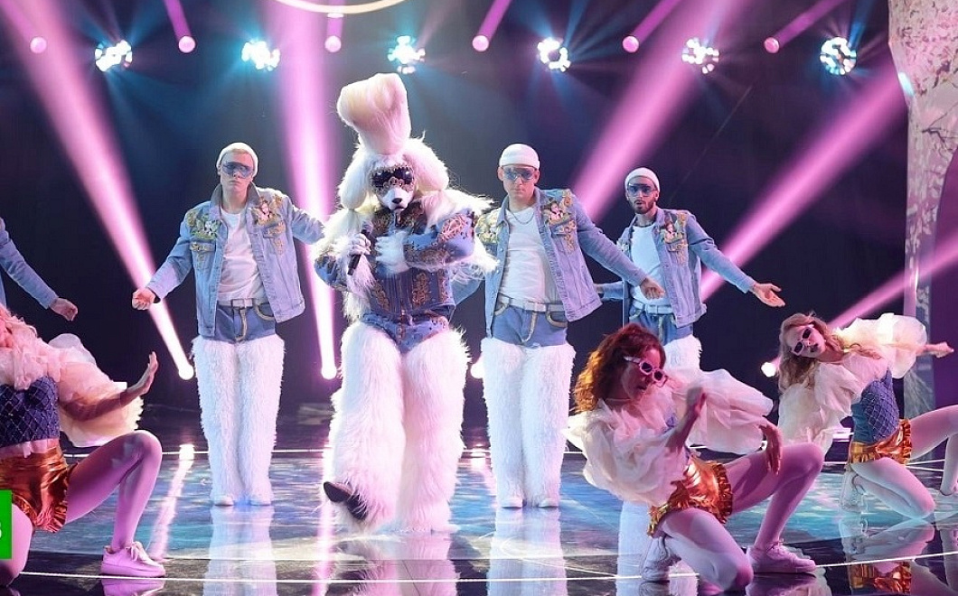 «Все мужики сво…»: на Ладу Дэнс охотится маньяк после съемок шоу, где певица была в маске Пуделя