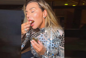 «Петь я им буду!»: Анна Седокова активно поработала ртом на вечеринке своей подруги