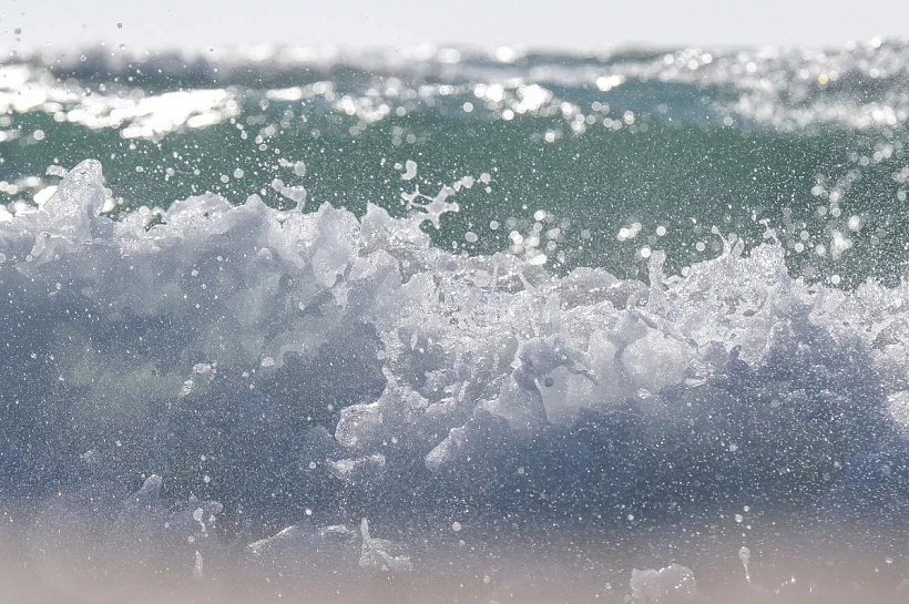 Трехметровые волны и шквалистый ветер до 25 м/с: шторм обрушится на Анапу и Темрюкский район