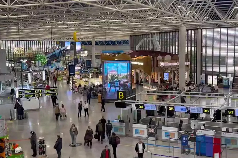 Аэропорт Сочи стабилизирует работу после сбоев из-за ограничений в Москве