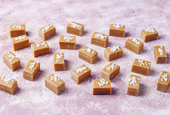 Опасность для зубов: почему стоит быть аккуратным с твердыми конфетами 