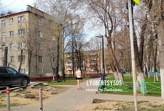 Голый мужчина прогулялся по улице в Подмосковье