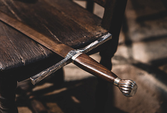 Мужчина тайком пронес меч на прием к врачу и был арестован