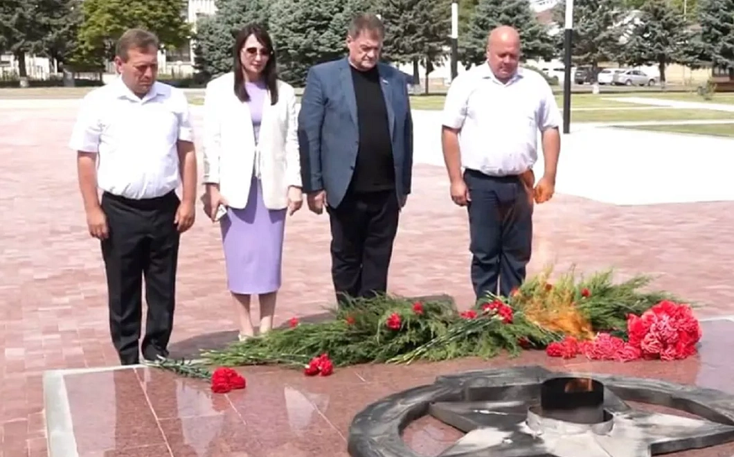 В Белой Глине обновили мемориал павшим землякам: у Вечного огня объединили память о Великой Отечественной и героях СВО