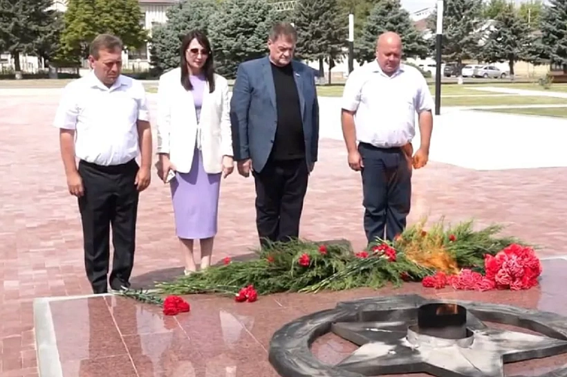 В Белой Глине обновили мемориал павшим землякам: у Вечного огня объединили память о Великой Отечественной и героях СВО