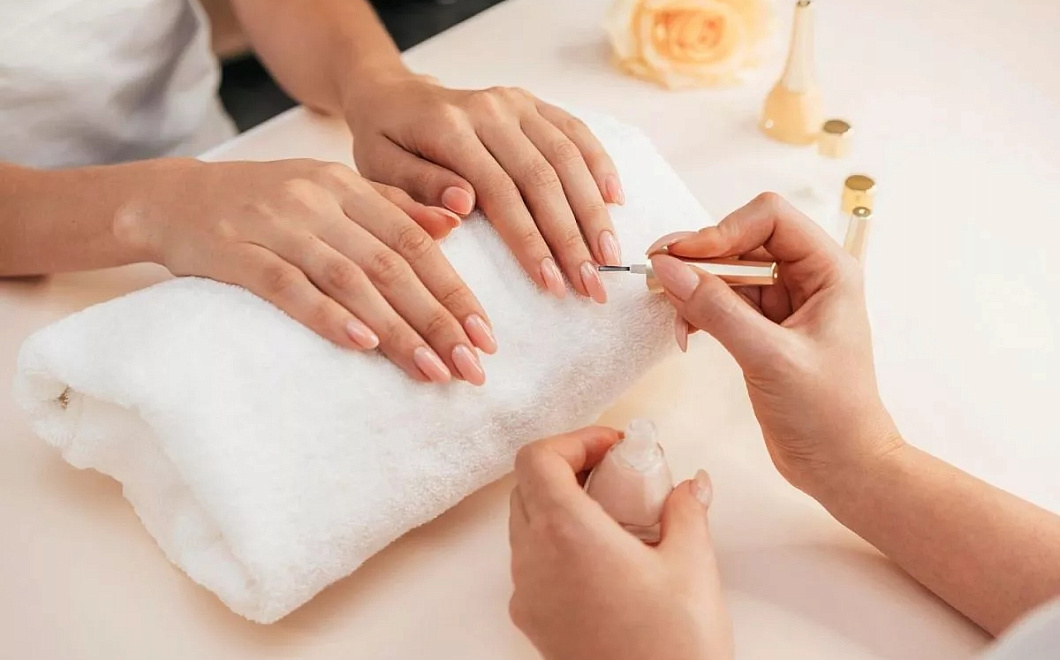 Спрос на маникюр в России упал на 5–8% впервые за годы