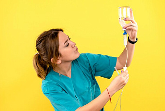 Что эффективнее БАДы или витаминные капельницы