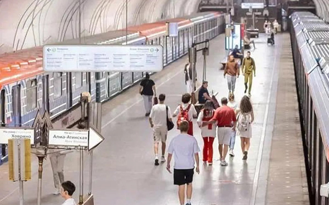 Сотрудник Минздрава РФ спас мужчину, упавшего под поезд в метро