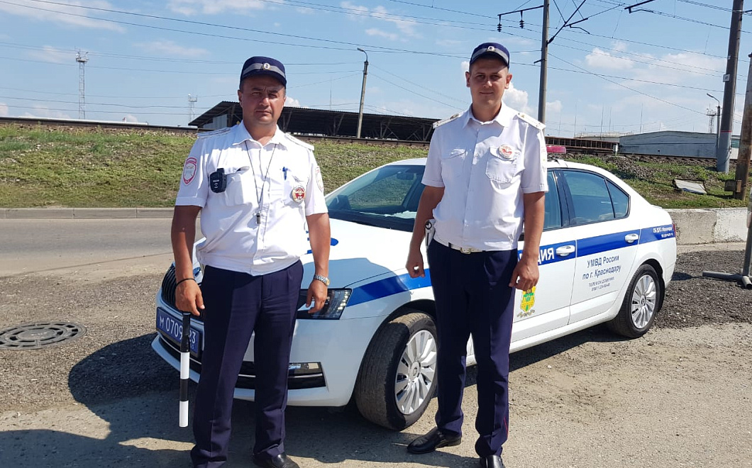 В Краснодаре полицейские помогли доставить в больницу младенца, выпавшего из люльки