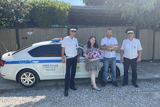 В больницу - с ветерком: на Кубани полицейские экстренно доставили женщину в роддом