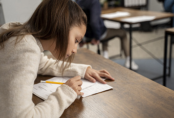 Эксперт: стресс от ОГЭ и ЕГЭ провоцирует ожирение у подростков