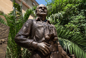 Первый в России памятник госинспекторам заповедников открыли в Сочи