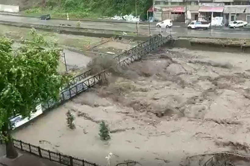 На север Турции обрушились мощные ливни