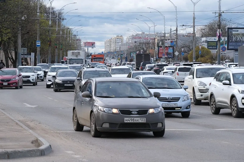 «Просто бесят!». Опрос показал, как автолюбители Краснодарского края относятся к ночным гонщикам
